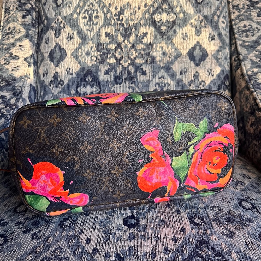 Louis Vuitton Roses Neverfull MM - Picture 15 of 16